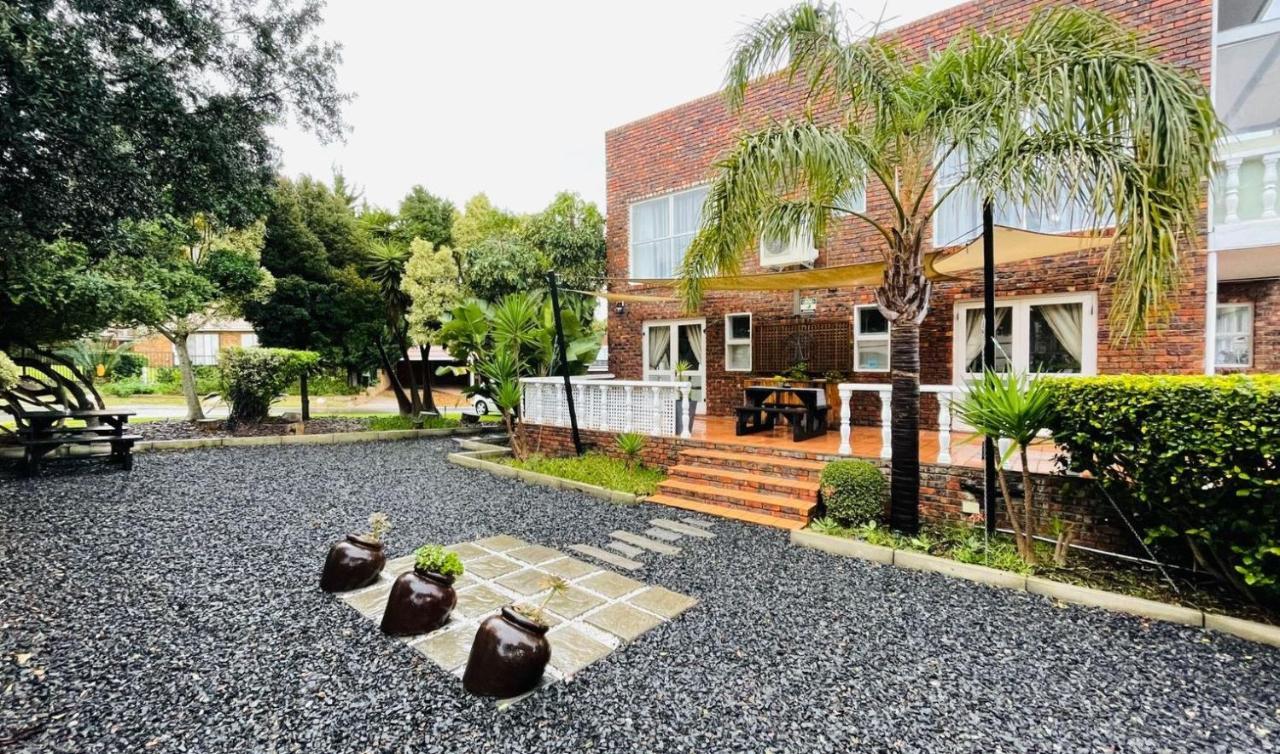 Plattekloof Premium Lodge Bellville Exterior photo