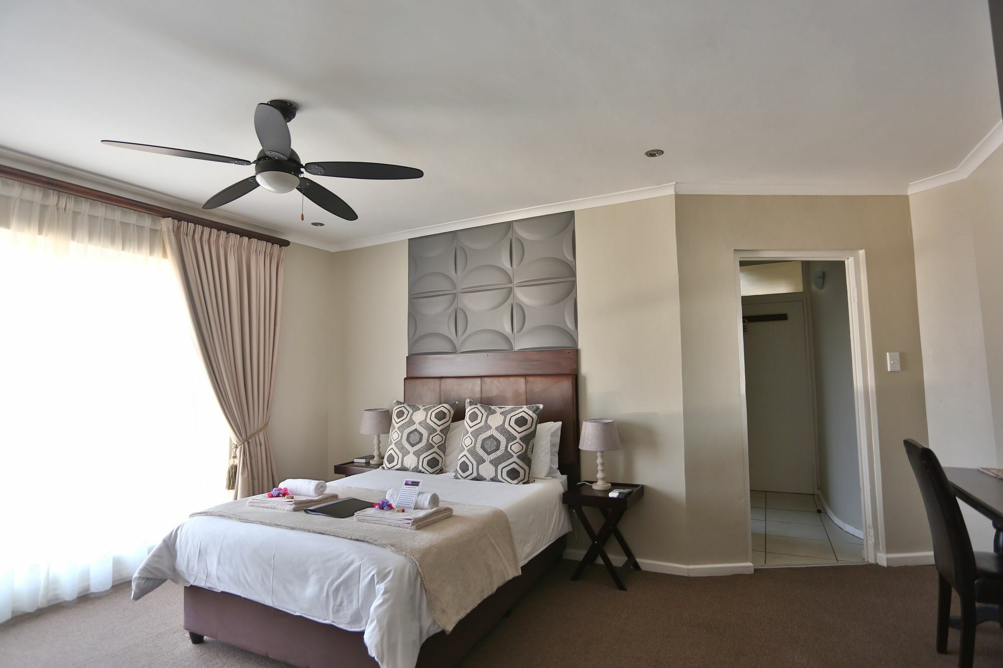Plattekloof Premium Lodge Bellville Exterior photo