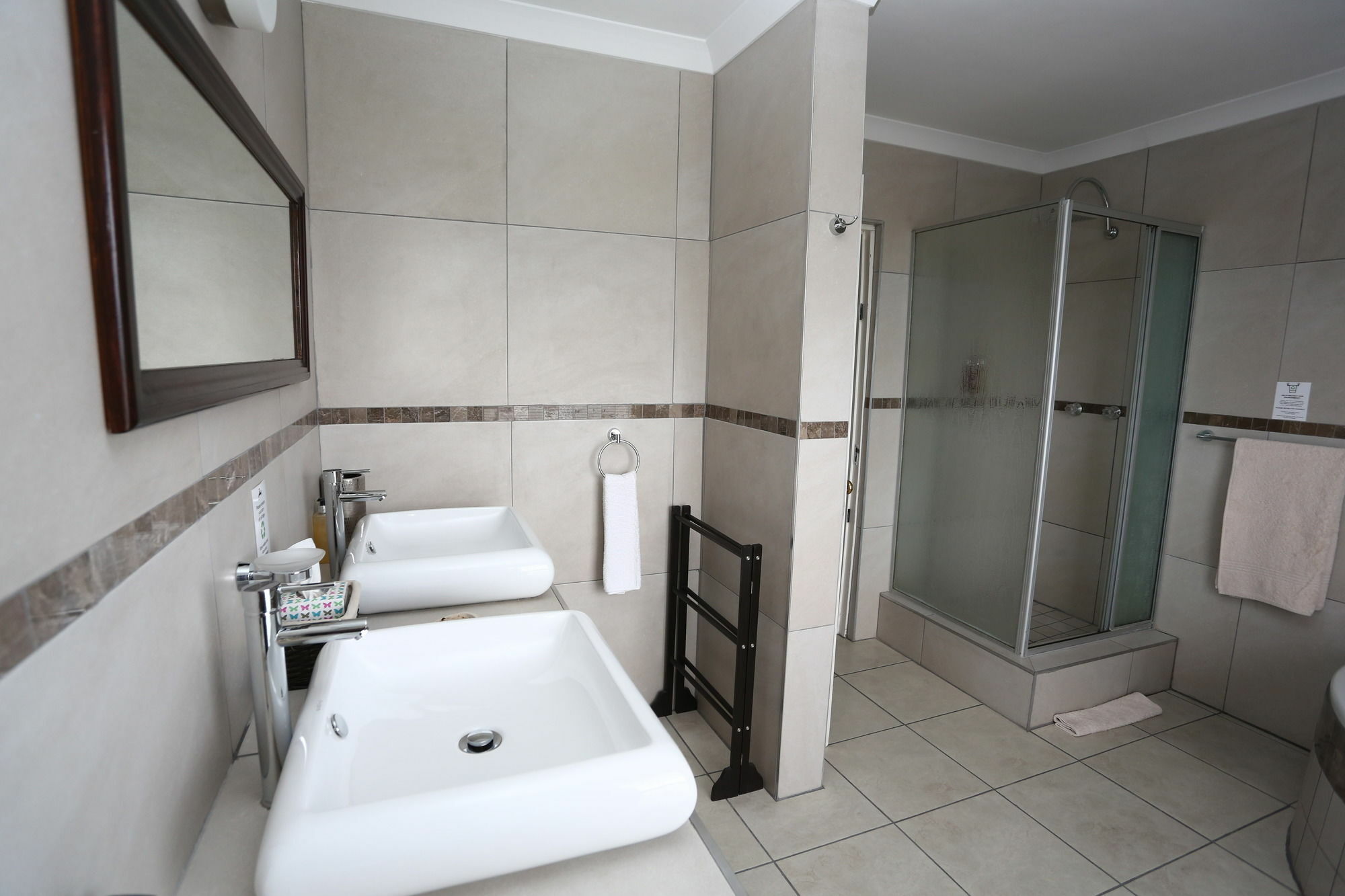 Plattekloof Premium Lodge Bellville Exterior photo