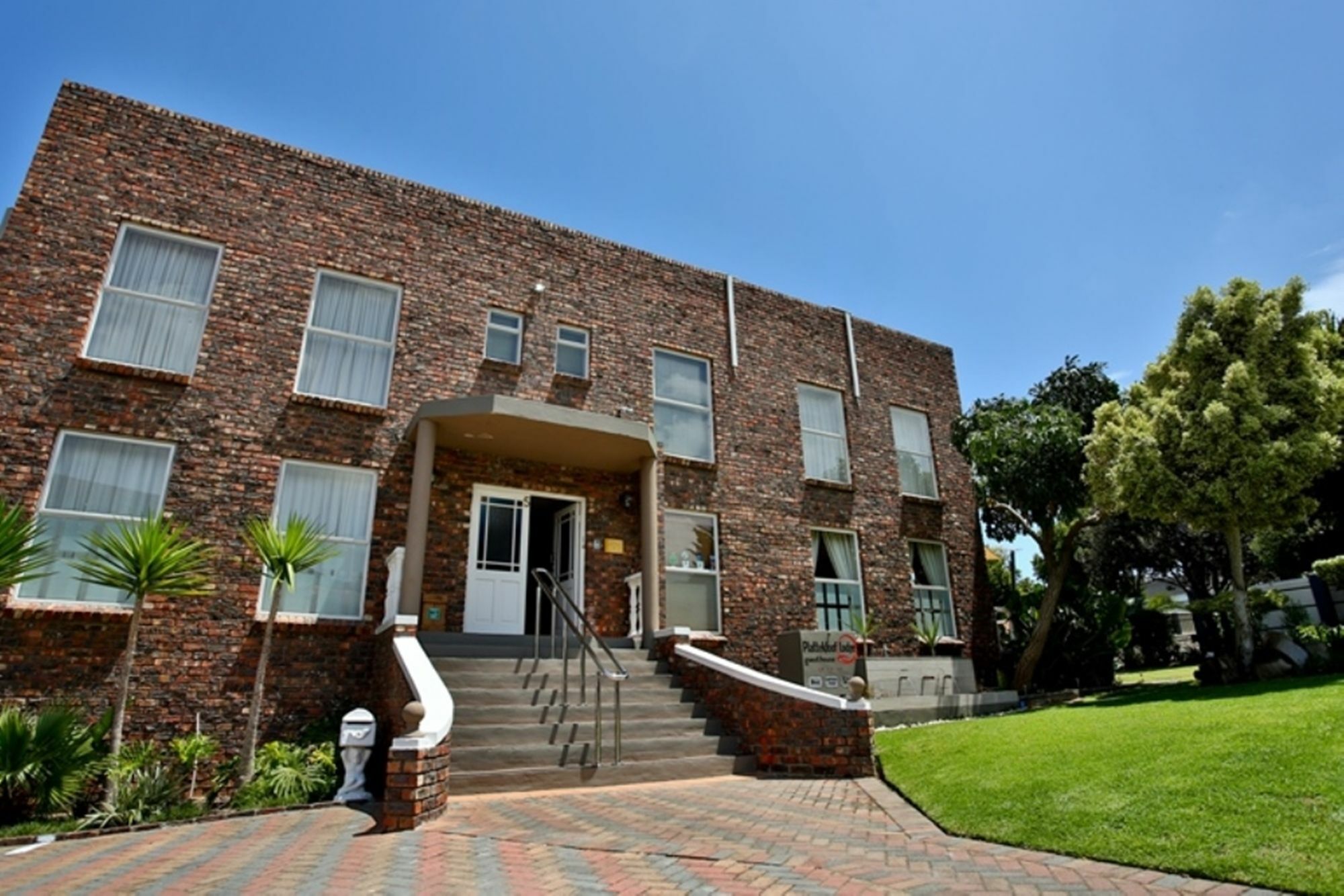Plattekloof Premium Lodge Bellville Exterior photo