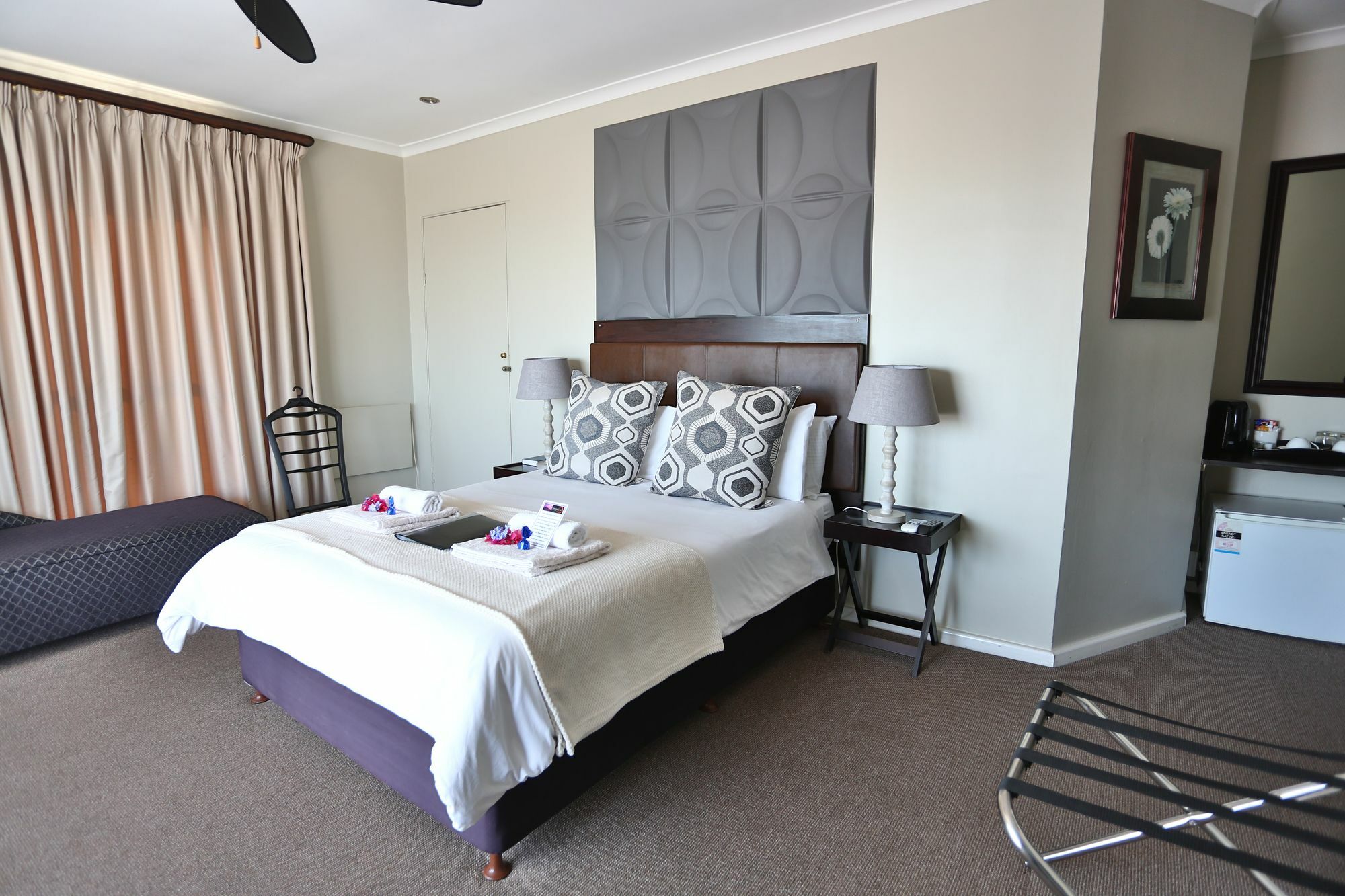 Plattekloof Premium Lodge Bellville Exterior photo